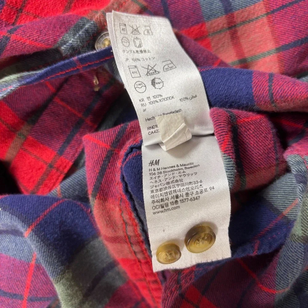 H&M classic button
